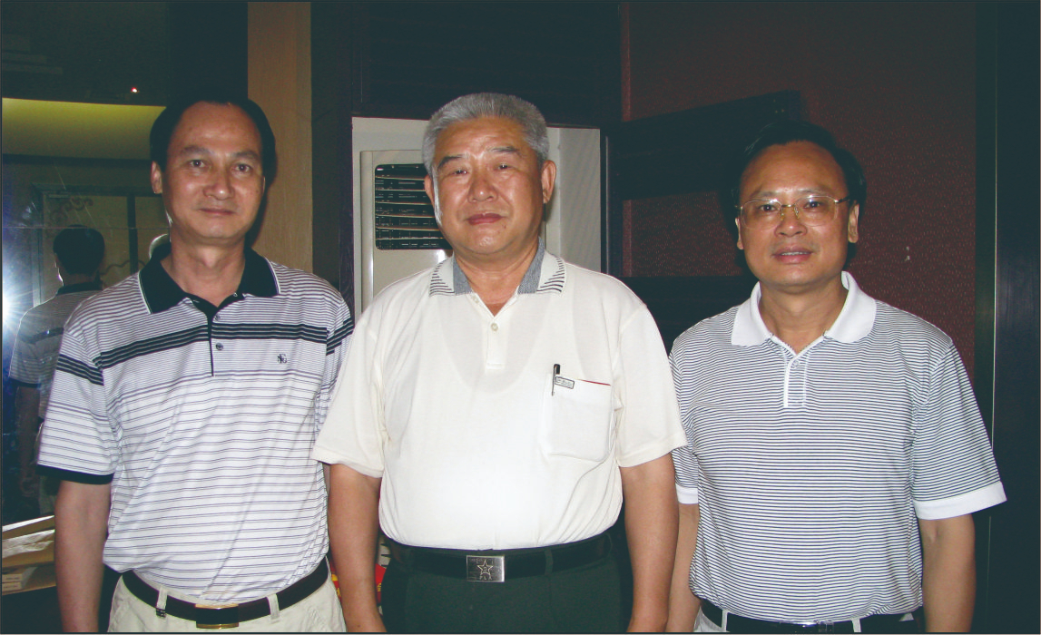 廣西區(qū)發(fā)改委領(lǐng)導(dǎo)陪同中國人民解放軍總參謀部政治部主任賈雪陽軍（照片中）到公司實(shí)地考察，并給予“好安節(jié)電器”高度評價(jià)